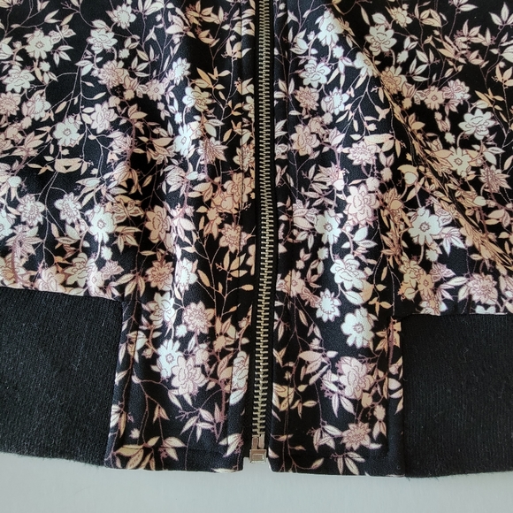 XL Velvet Black & Floral Jacket EUC So comfy! - Picture 10 of 14
